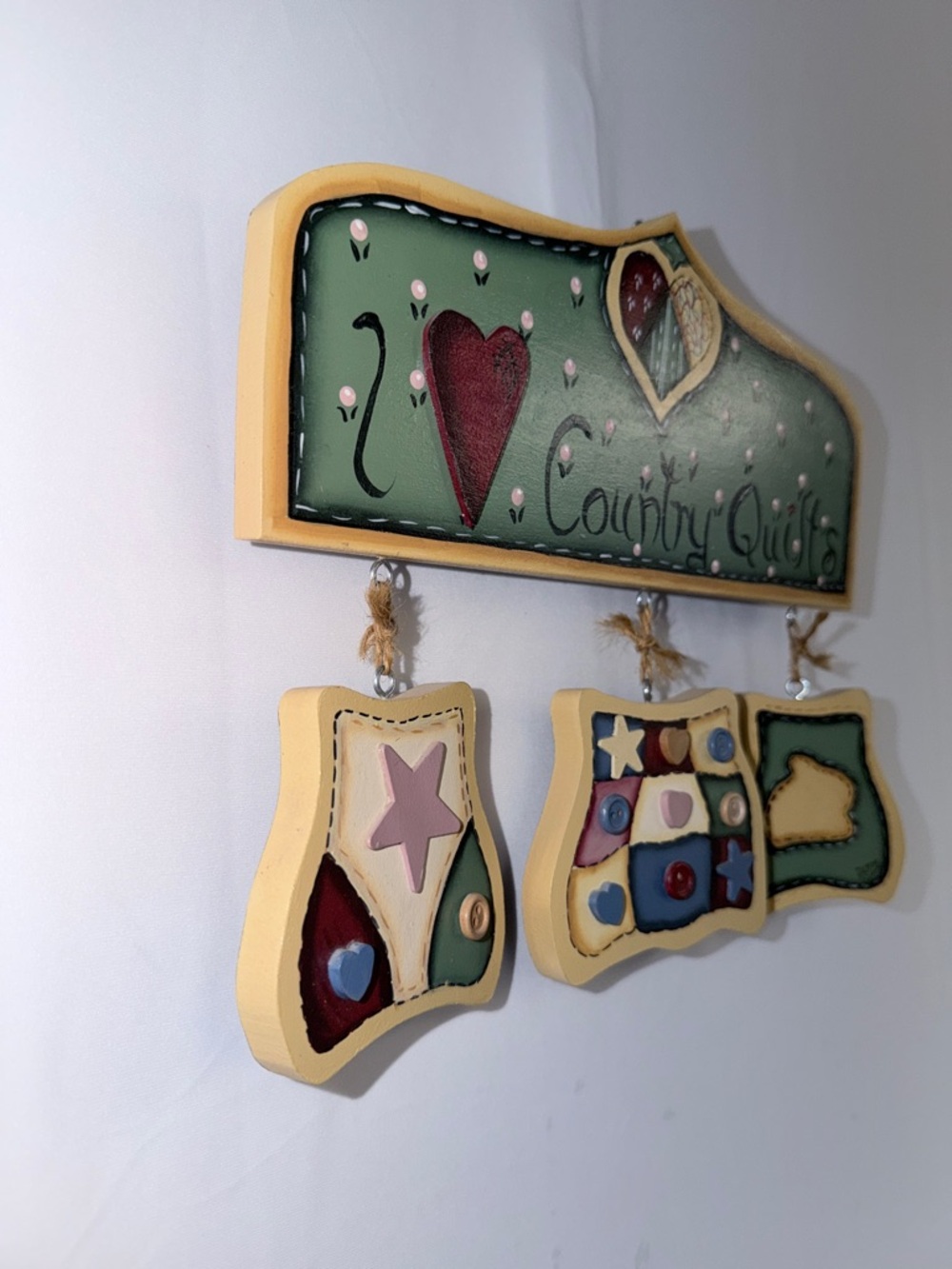 Country Quilts Decorative Wall Hanging in Green, Yellow and Red 10x12 inches - Picture 3 of 4